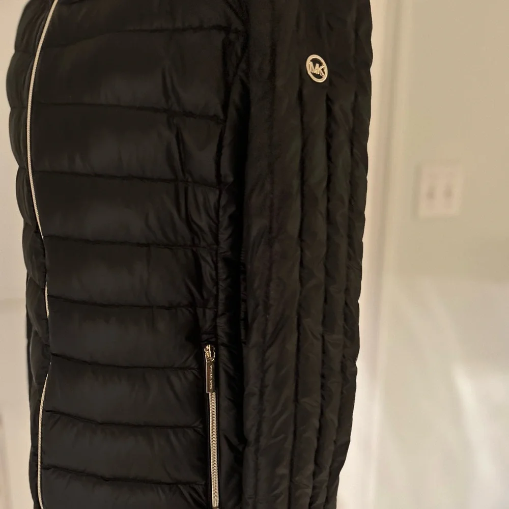 BEAUTIFUL & SOFT! Michael Kors Black Packable Hooded Down Jacket S gold hardware - Picture 6 of 11